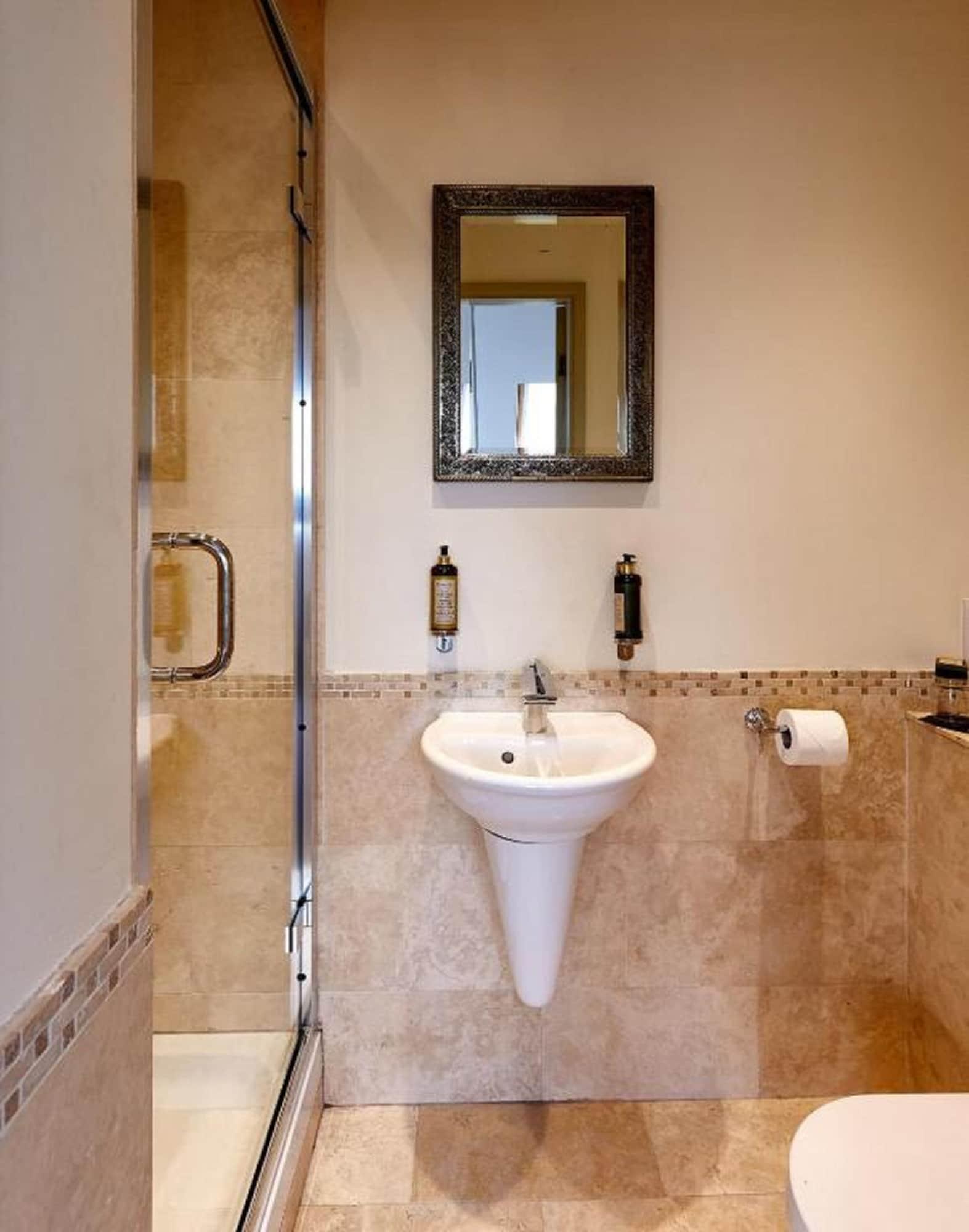 Dorian House Boutique B&B - Free Parking! Бат Екстериор снимка A wet room