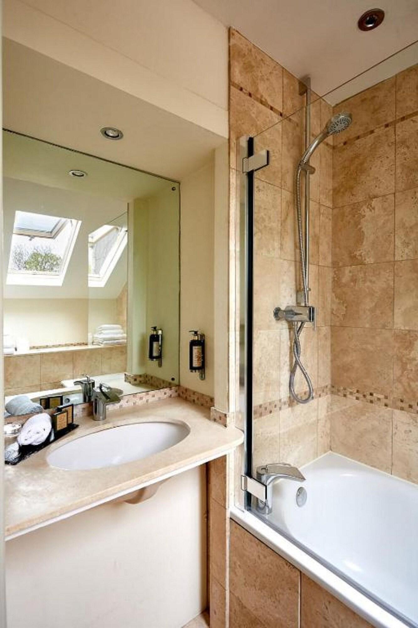 Dorian House Boutique B&B - Free Parking! Бат Екстериор снимка A shower cubicle