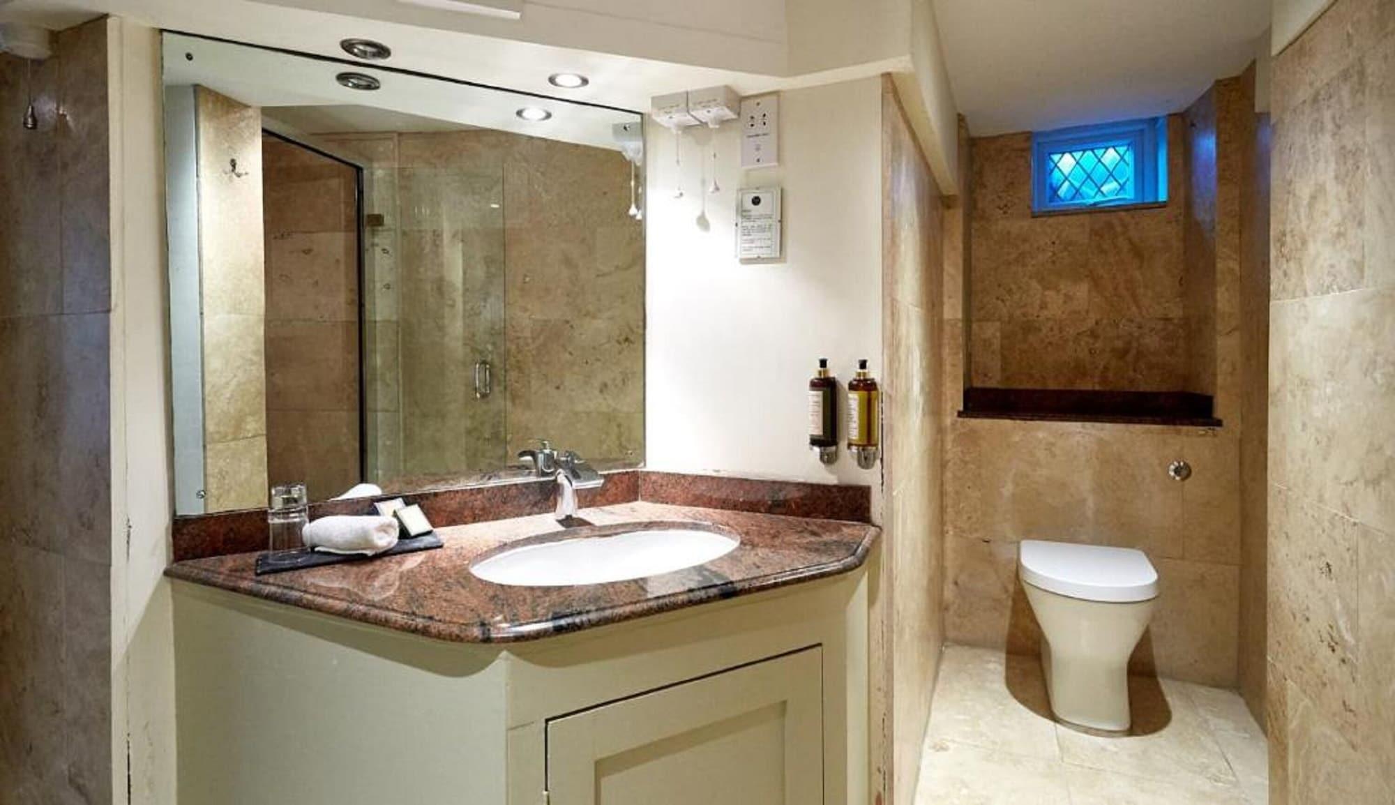 Dorian House Boutique B&B - Free Parking! Бат Екстериор снимка Bathroom