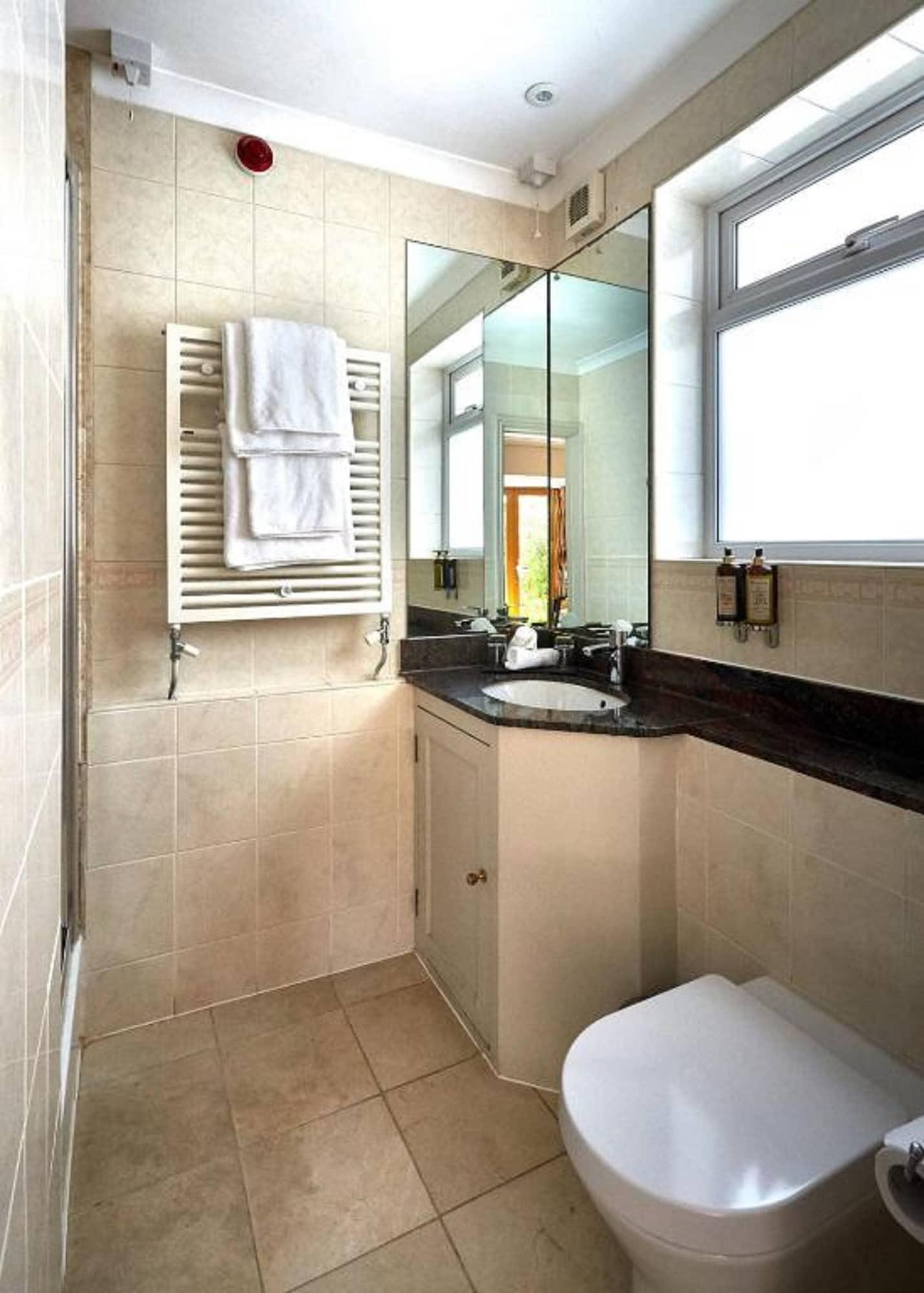 Dorian House Boutique B&B - Free Parking! Бат Екстериор снимка A bathroom