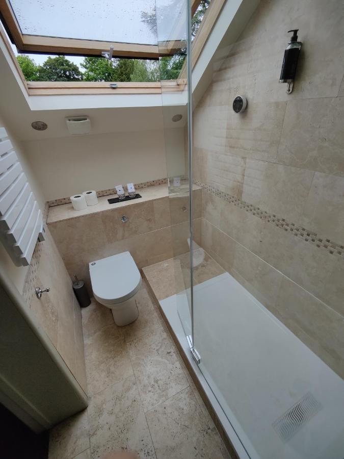 Dorian House Boutique B&B - Free Parking! Бат Екстериор снимка Bathroom with shower enclosure