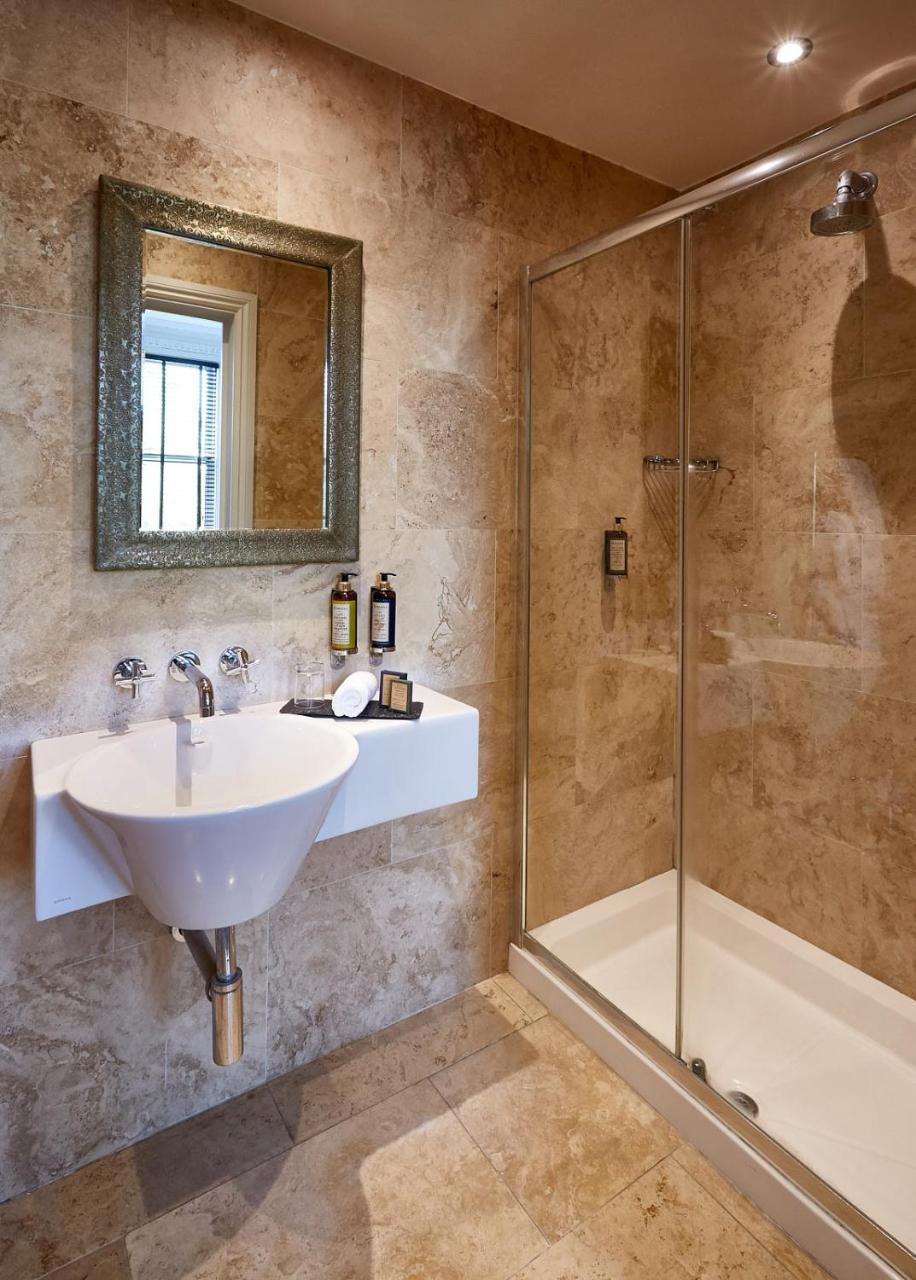 Dorian House Boutique B&B - Free Parking! Бат Екстериор снимка A bathroom in a hotel